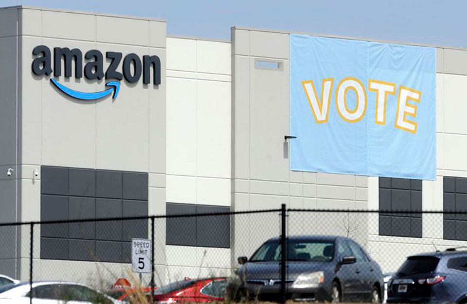 Union tries to outlaw ‘captive audience’ meetings at Alabama Amazon