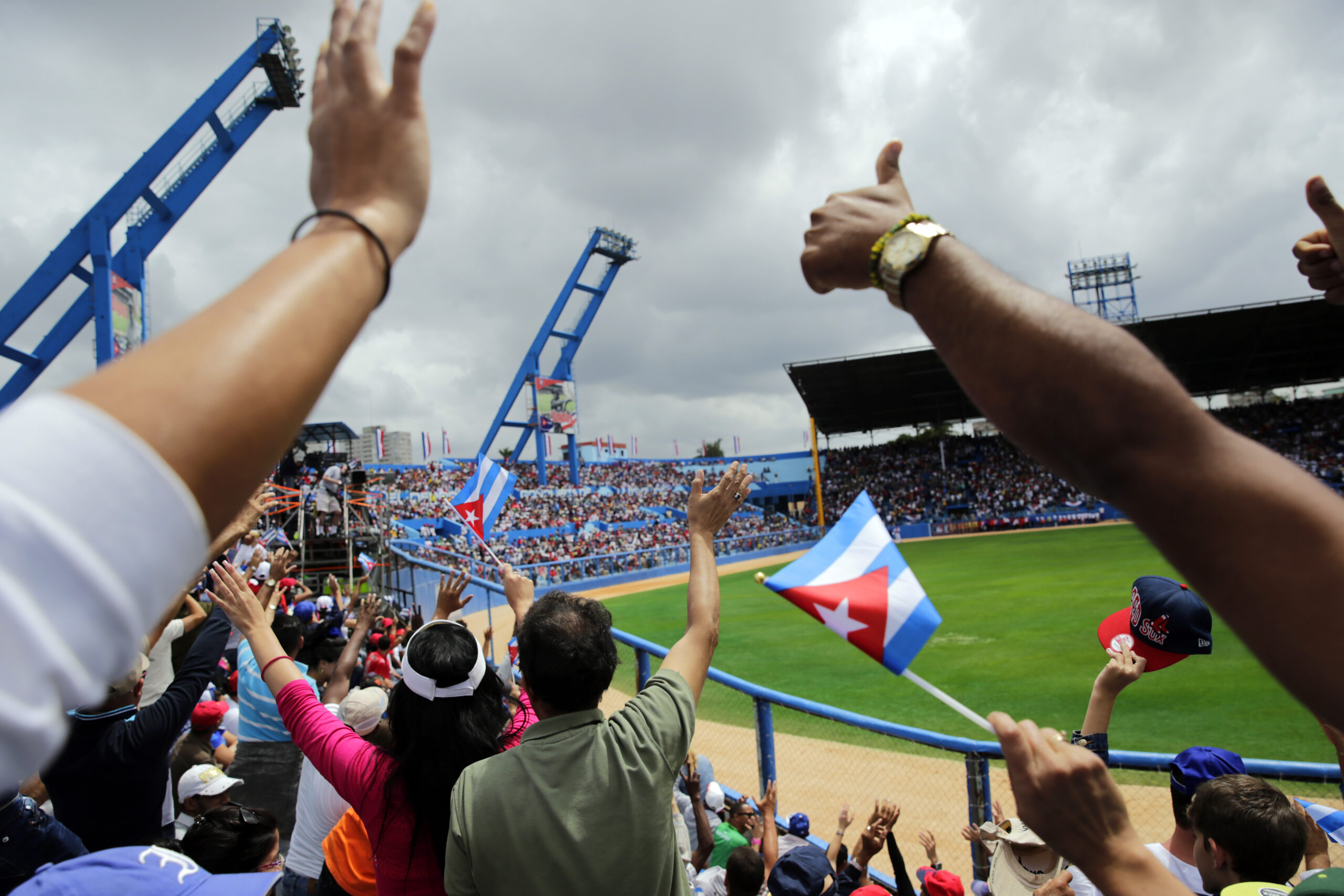 Jose Abreu has tools to trump recent Cuban MLB stars