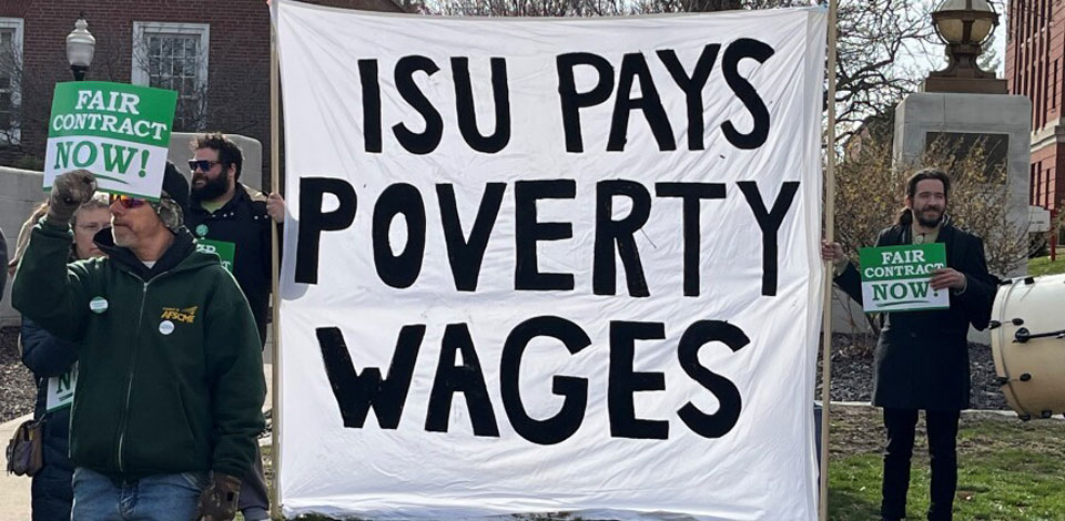 Illinois State University service workers win a new contract