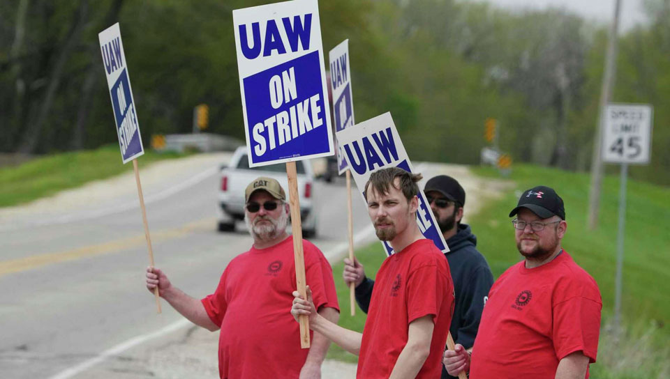 UAW: Farm implements mogul, CNH, tries to ‘starve out’ workers