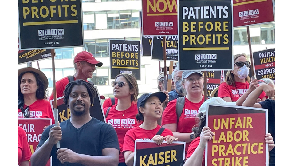 Luchando por sus pacientes, los médicos de salud mental de Kaiser están en huelga