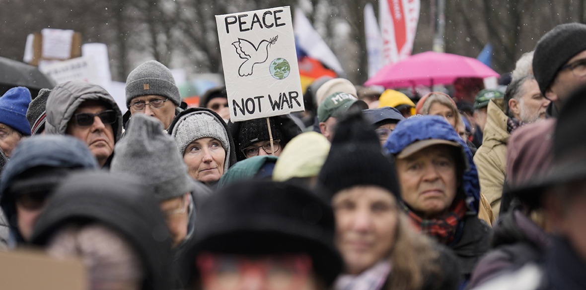 Thousands flood Berlin to oppose Ukraine war arms shipments