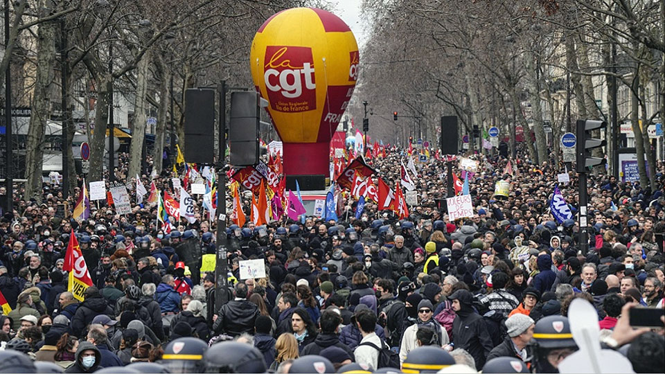 French Senate defies two million protesters, approves raising retirement age