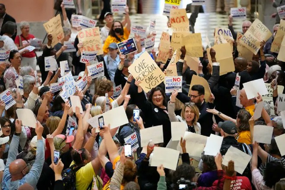 Republicanos de Ohio aumentan drásticamente su ataque a la democracia