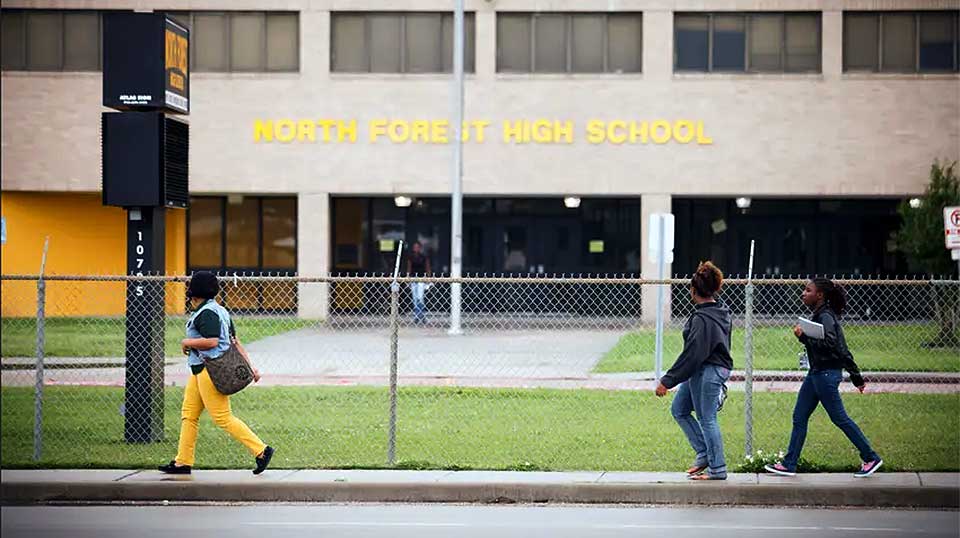 Protestas cuando Texas toma formalmente el control de las escuelas de Houston