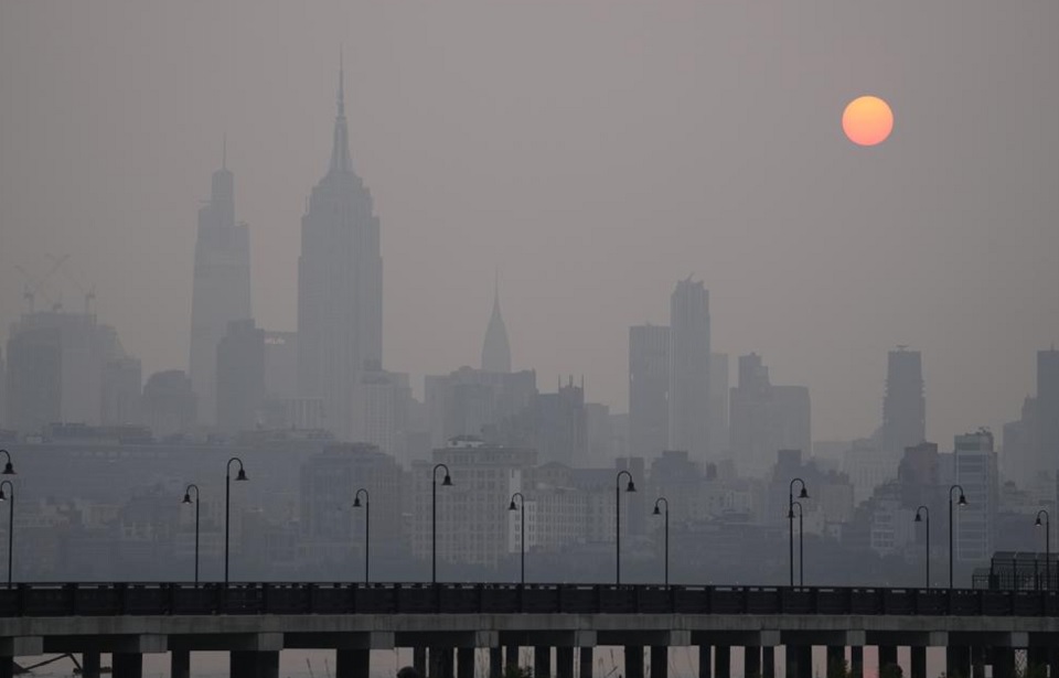 Air pollution cloaks eastern U.S. for second day in a row
