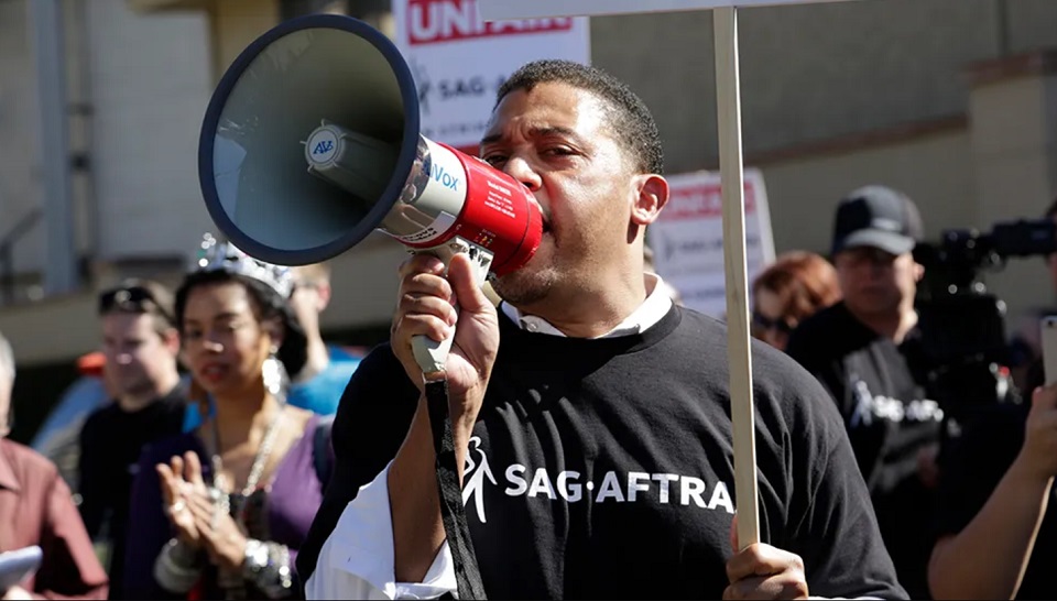 SAG-AFTRA strike continues, workers win one on Artificial Intelligence