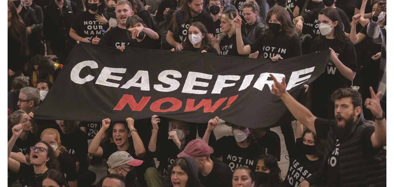 200 held as Jewish group shuts NYC's Grand Central calling for Gaza  ceasefire