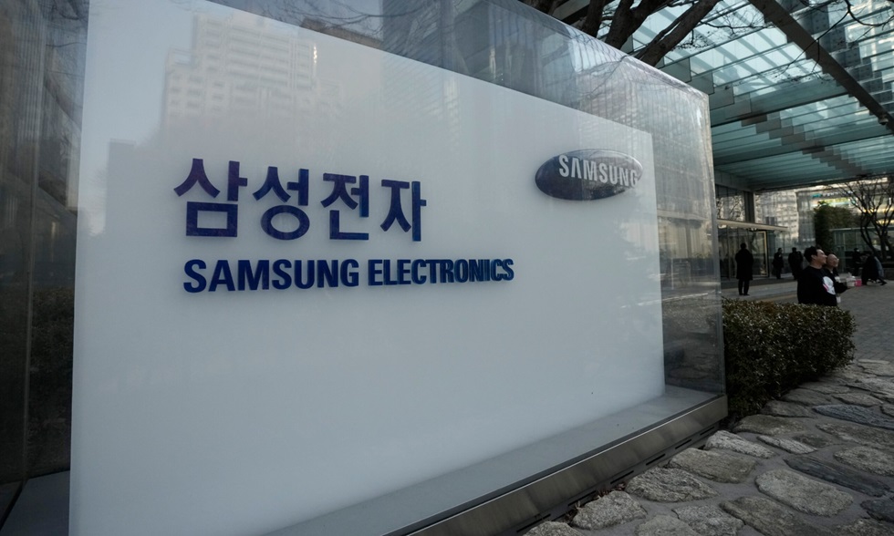 28,000 Samsung Korean workers set strike