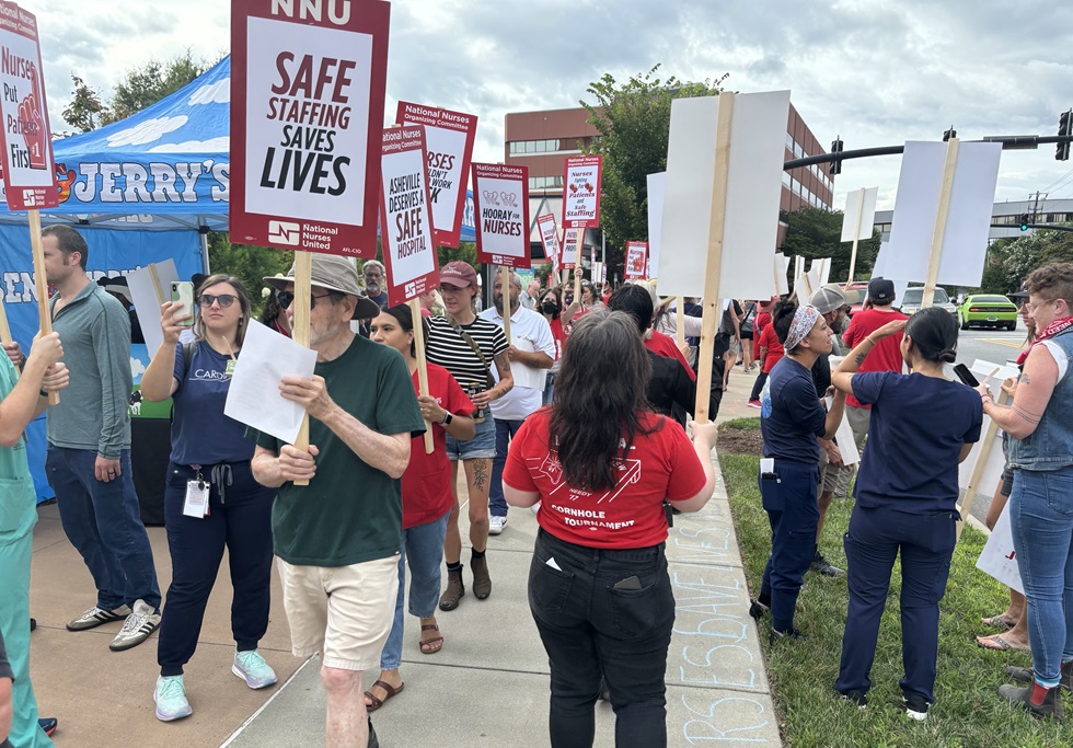 North Carolina nurses at privatized Mission Hospital picket new corporate owners