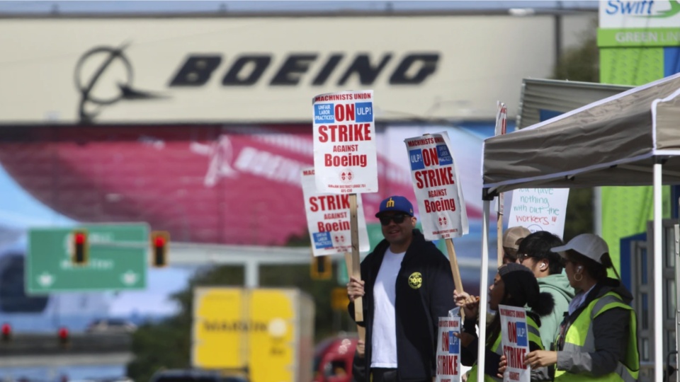 Airstrike: Boeing’s Machinists still on picket line after three weeks