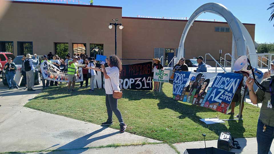 Tucson marcha contra el ataque racista de la Propuesta 314 de los republicanos contra los inmigrantes