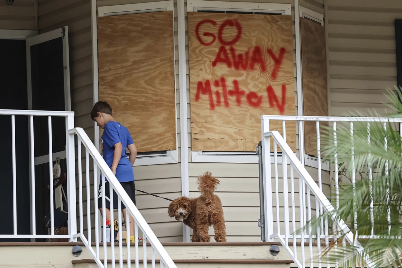 Conspiracy folks, led by Trump, make mess of hurricane relief