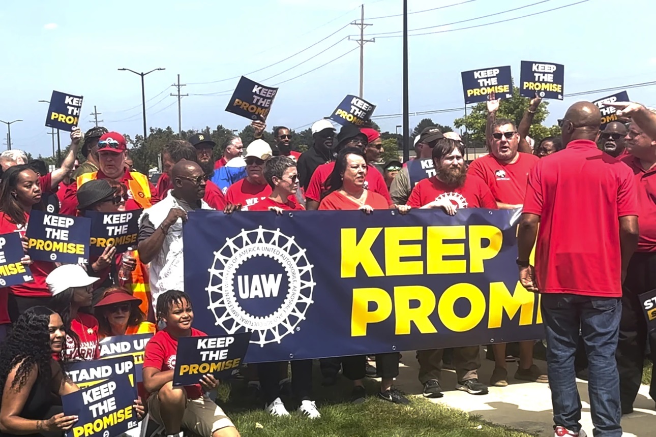 UAW Stellantis workers protest in the streets from coast to coast