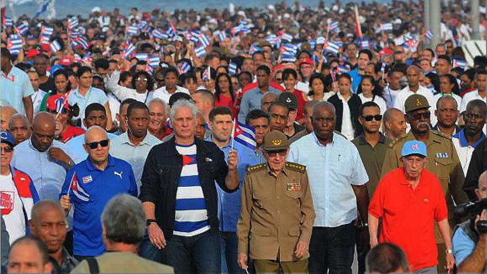 Cubanos marchan contra el bloqueo estadounidense y la guerra híbrida