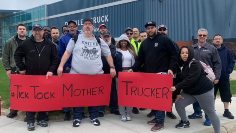 By 99 percent margin, workers at Detroit Axle authorize strike against Daimler Truck