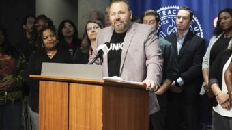 Chicago teachers overwhelmingly OK new pact with anti-ICE protections