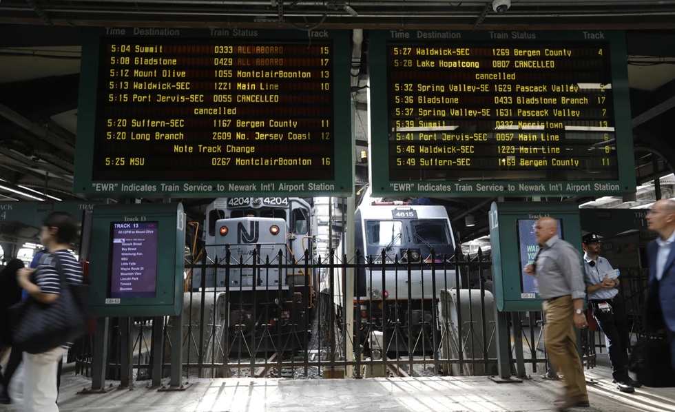 Engineers may strike and halt all New Jersey Transit trains Friday
