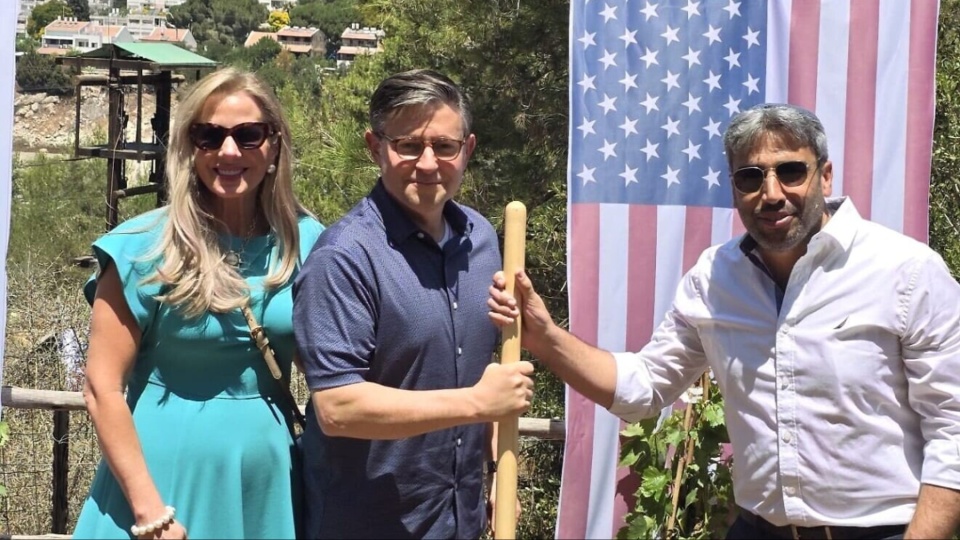 Settlement Speaker: Johnson gives blessing to illegal Israeli colonists