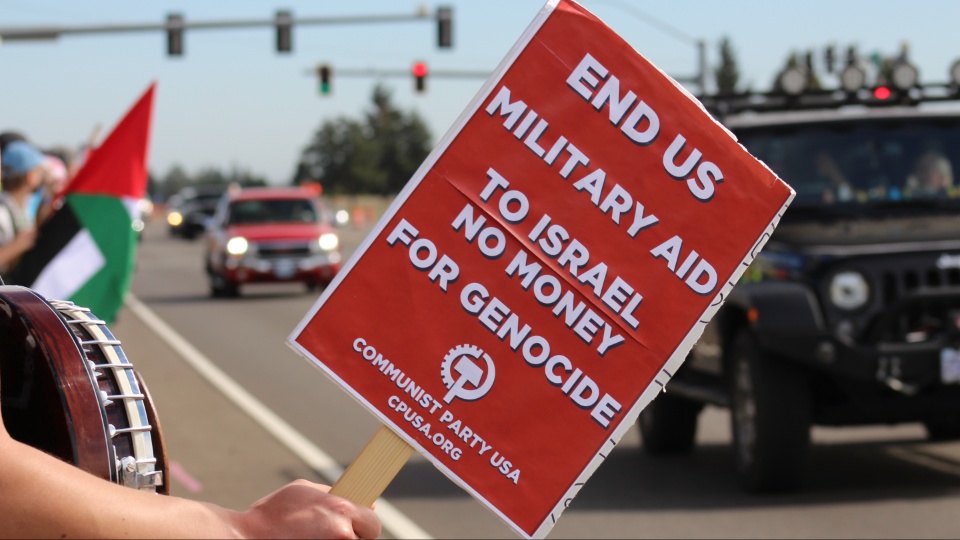Peace activists expose glorification of war at Oregon Air Show