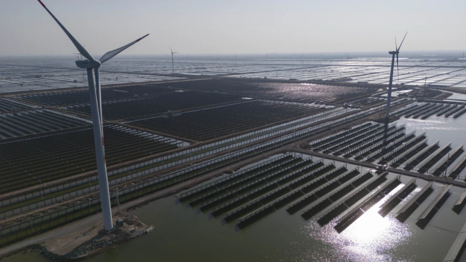China zeroes in and leads on renewable energy boom