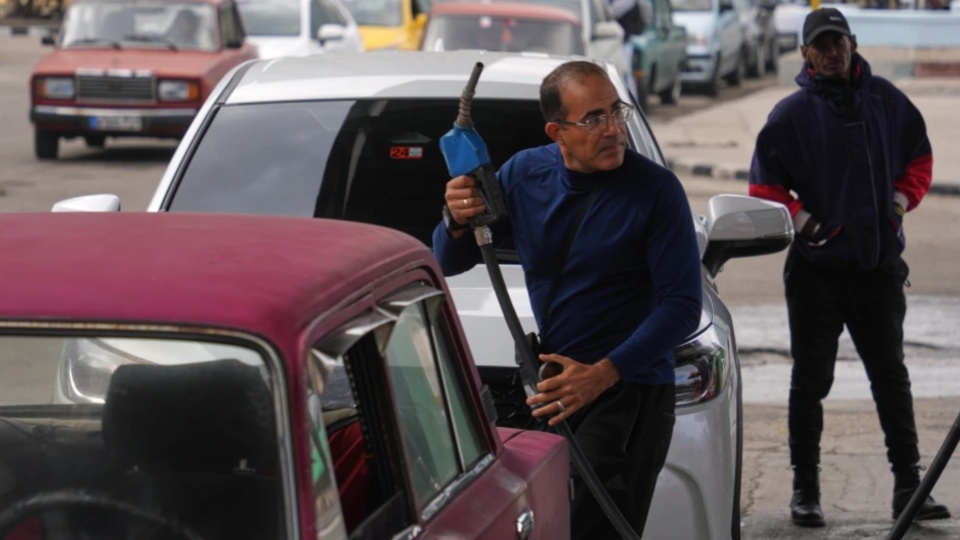 Fight builds against U.S. plan to deprive Cuba of oil