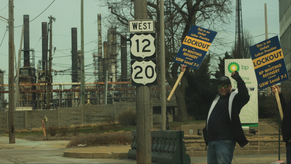 Lockout at largest inland oil refinery continues