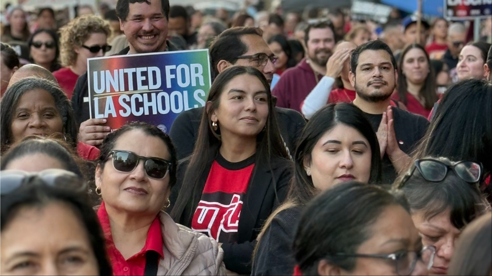 Last-minute tentative agreements avert big L.A. school strike
