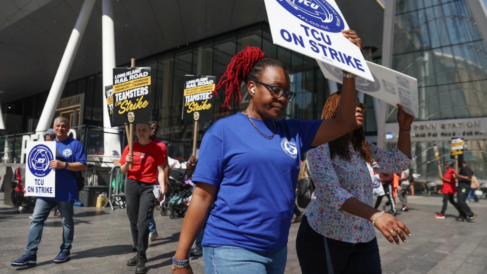 Tentative 4-year pact ends 3-day Long Island Rail Road strike