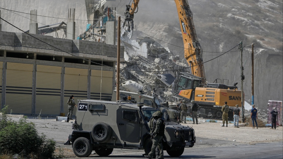 Israel demolishes Palestinian homes while cracking down on peace protests