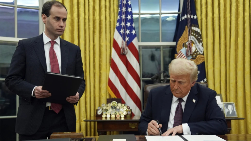 Trump attacks federal workers again