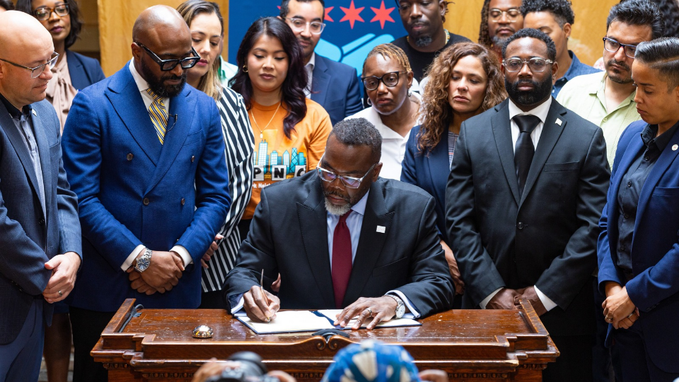 Chicago Mayor Johnson: No city funds for labor law-breaking firms